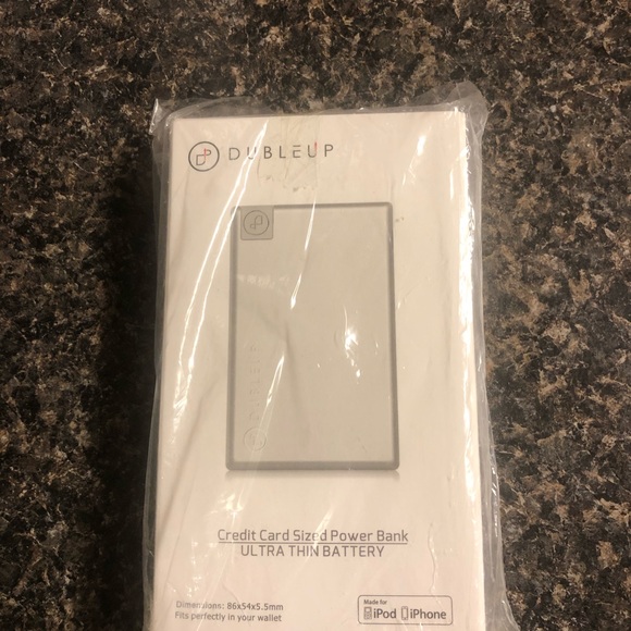 Dubleup Credit Card Size Power Bank Silver iPhone Lightning NIP Powerbank - Picture 7 of 8